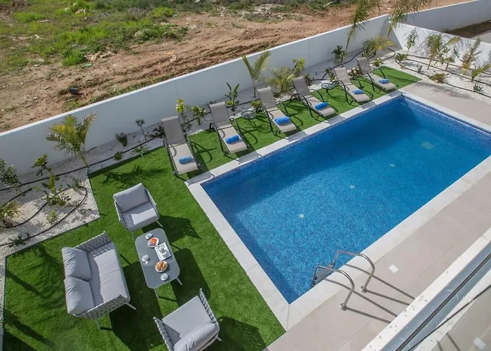 Olive Sun, Beautiful, Contemporary 3bdr With Private Pool וילה *