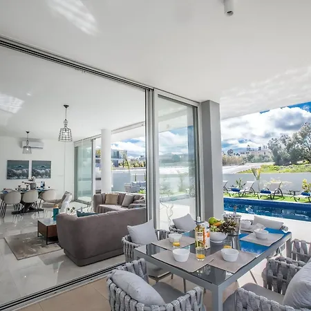 Olive Sun, Beautiful, Contemporary 3bdr With Private Pool, Short Walk To Villa
