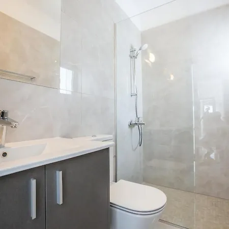 Villa Olive Sun, Beautiful, Contemporary 3bdr With Private Pool, Short Walk To