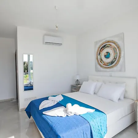 Olive Sun, Beautiful, Contemporary 3bdr With Private Pool, Short Walk To *