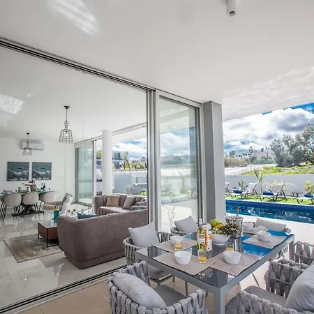 Olive Sun, Beautiful, Contemporary 3bdr With Private Pool פרוטאראס
