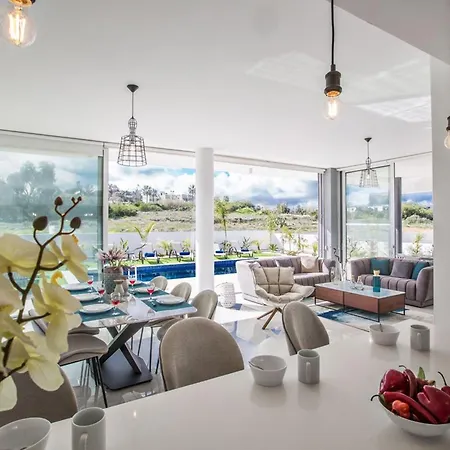 Olive Sun, Beautiful, Contemporary 3bdr With Private Pool וילה *