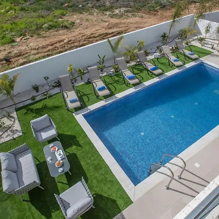 Olive Sun, Beautiful, Contemporary 3bdr With Private Pool וילה *